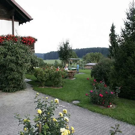 Trondle Im Rosendorf